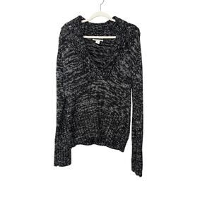 White House Black Market Women’s Sweater 
V-Neck Chunky Knit Pullover